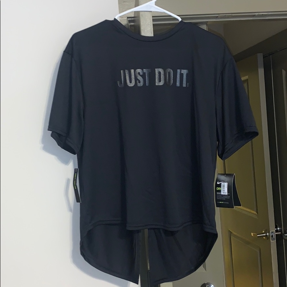 *NWT* Nike Loose Dri Fit T-SHIRT